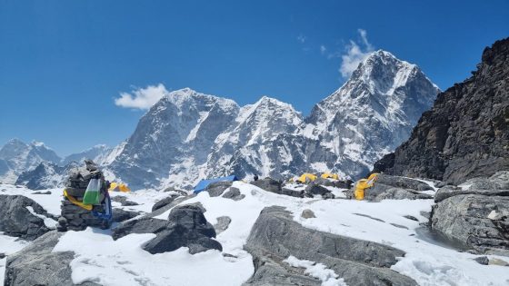 Mt Everest — Image credit: Mount Everest Guides Accused of Poisoning Climbers to Trigger Costly Helicopter Rescue Insurance Claims | IBTimes UK