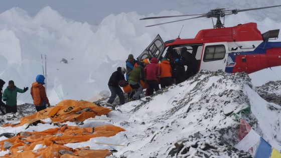 Insurance scam: Everest guides accused of drugging climbers — Image credit: Insurance scam: Everest guides accused of drugging climbers