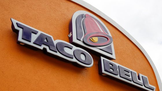 Image credit: Cyclosporiasis outbreak possibly traced to lettuce from Mexico used by Taco Bell, source says - CBS News