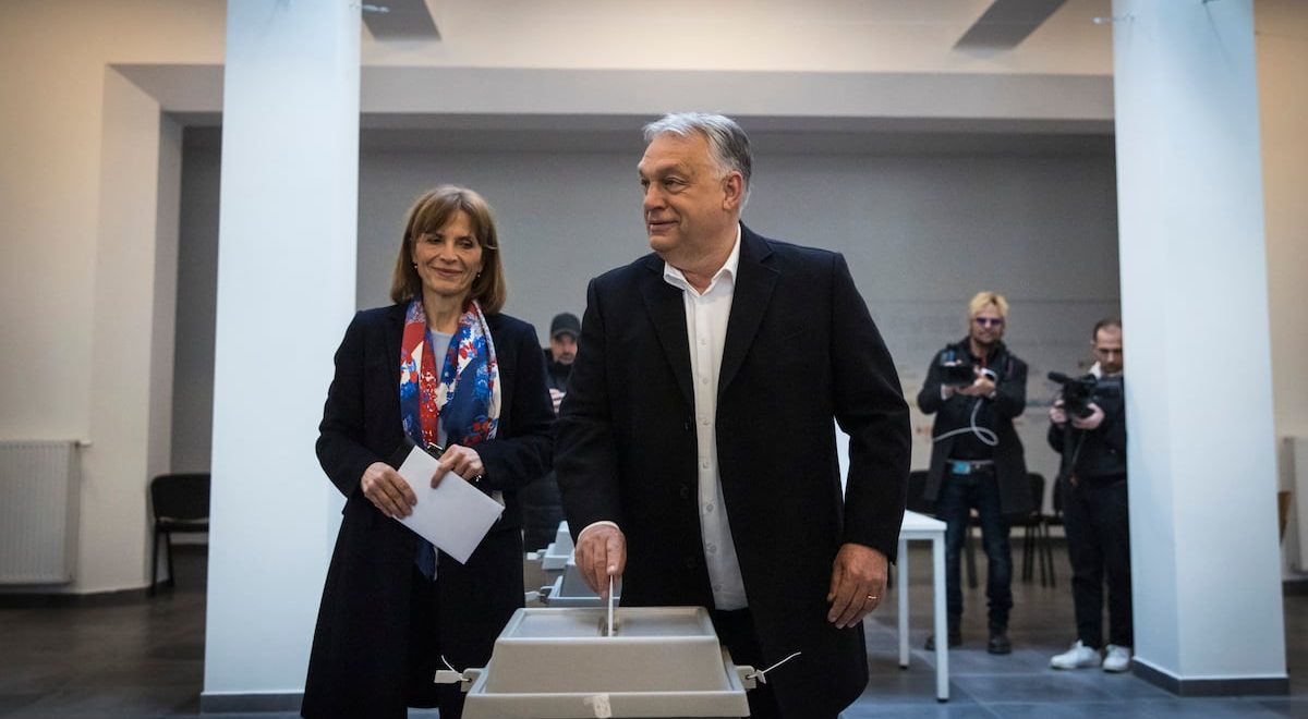 Image credit: El líder opositor Péter Magyar arrasa en las elecciones de Hungría y pone fin a los 16 años de la era Orbán, que admite su derrota / Gloria Rodríguez-Pina (ENVIADA ESPECIAL)
